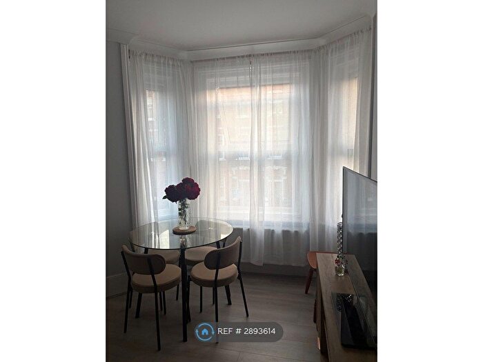 1 Bedroom Flat To Rent In Hackford Road, London, SW9