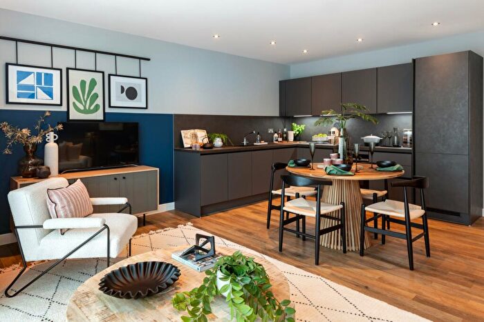 2 Bedroom Flat To Rent In Auckland Road, Greater London, E10