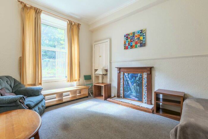 4 Bedroom Flat To Rent In L &#; Bryson Road, Edinburgh, EH11