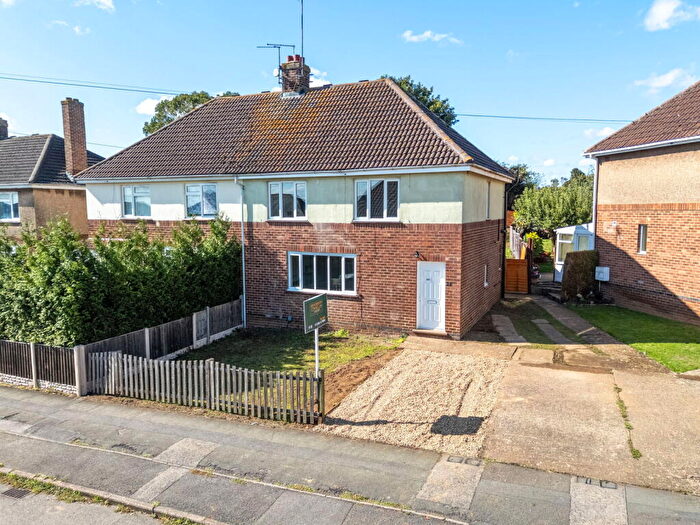 3 Bedroom Semi-Detached House For Sale In Highfield Road, Kettering, NN15