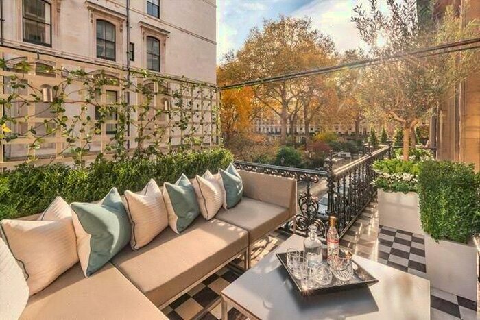 2 Bedroom Flat To Rent In Ennismore Gardens, London, SW7