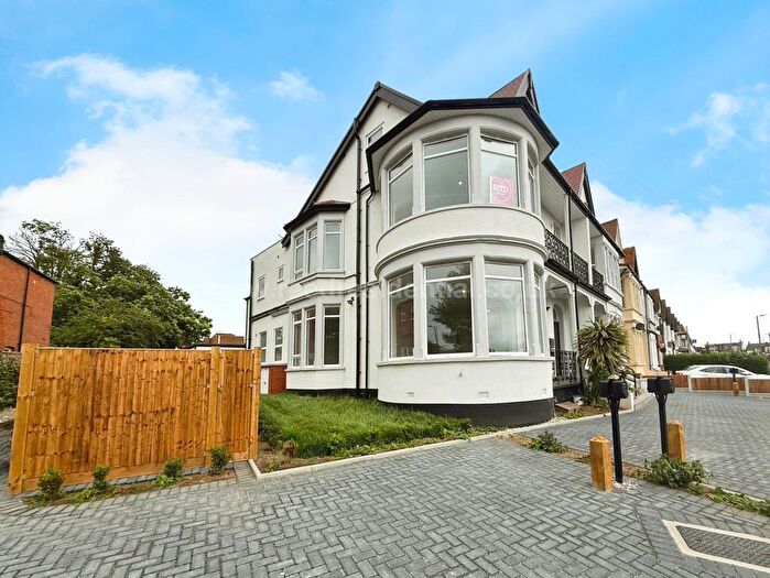 2 Bedroom Flat To Rent In Seaview Apartments Genesta Road, Westcliff On Sea, SS0