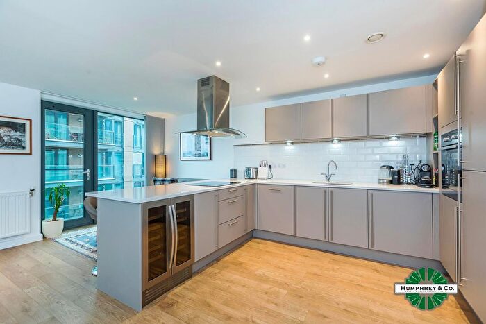 2 Bedroom Flat To Rent In Kingfisher Heights, Waterside Way, N17