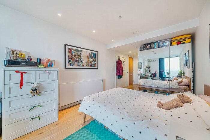 Studio To Rent In Strata, Elephant And Castle, London, SE1