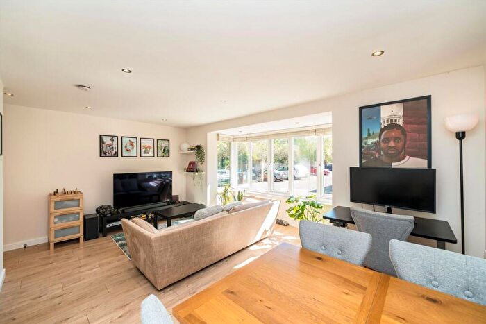 1 Bedroom Flat For Sale In Linwood Close, Camberwell, SE5