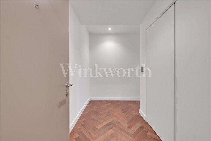 2 Bedroom Apartment To Rent In Ribbon Lane, London, NW2
