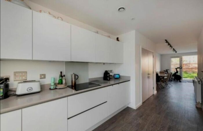 3 Bedroom Terraced House To Rent In Avenue Road, London, N14