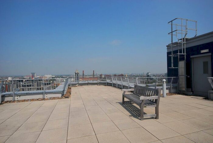 2 Bedroom Flat To Rent In Falcon Wharf, Battersea, London, SW11