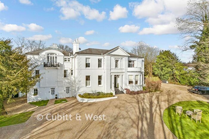 1 Bedroom Flat For Sale In Wray Park Road, Reigate, Surrey, RH2