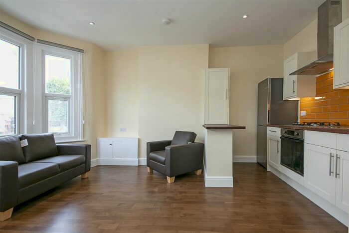 2 Bedroom Flat For Sale In Letchworth Street, Tooting, SW17