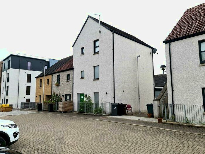 4 Bedroom End Of Terrace House For Sale In Crosier Walk, Aberdeen, AB24