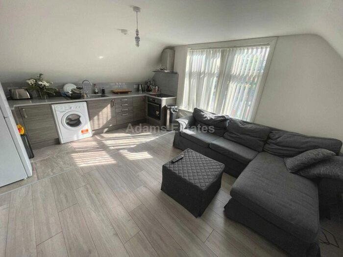 2 Bedroom Flat To Rent In Park View Drive South, Reading, RG10