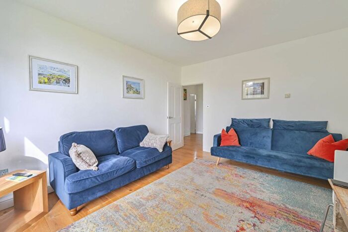 1 Bedroom Flat For Sale In Hallfield Estate, Paddington, London, W2