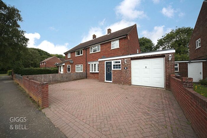 3 Bedroom Semi-Detached House For Sale In Woollam Crescent, St. Albans, Hertfordshire, AL3
