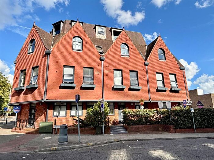 1 Bedroom Flat For Sale In Park Street, Camberley, GU15