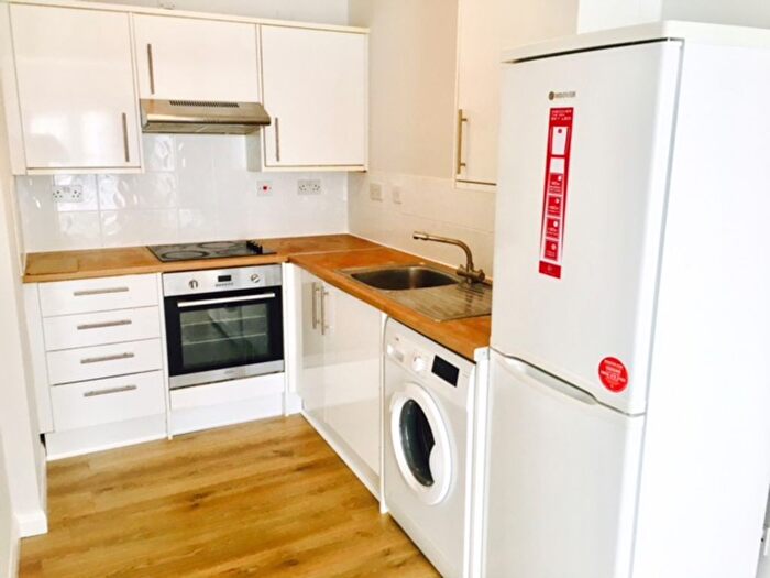 1 Bedroom Flat To Rent In Renown Close, Croydon, CR0