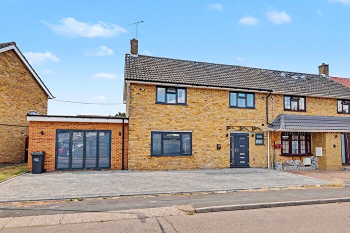 4 Bedroom Semi-Detached House To Rent In Pendle Drive, Basildon, SS14