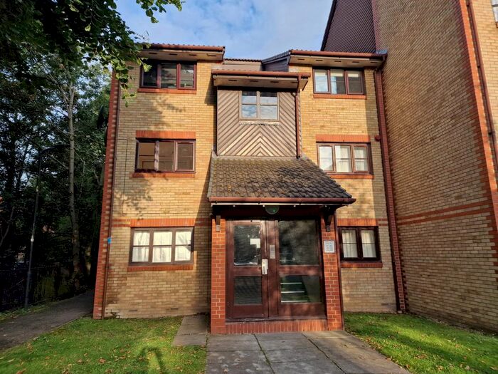 1 Bedroom Flat To Rent In Swallow Drive, London, NW10