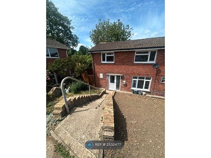 3 Bedroom Semi-Detached House To Rent In Rowan Grove, Gloucestershire, GL11