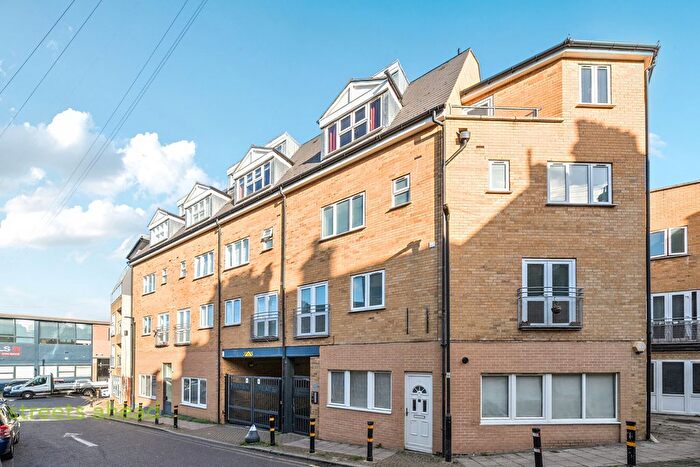 2 Bedroom Flat To Rent In Paxton Place, London, SE27