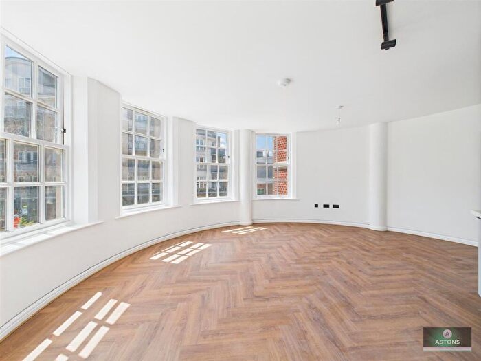 2 Bedroom Apartment To Rent In High Street, Crawley, RH10