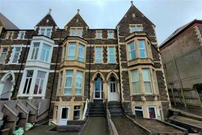 Flat To Rent In Newport Road, Roath, CF24
