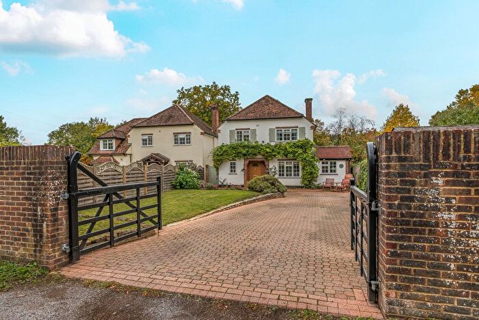 4 Bedroom Detached House For Sale In Stonebridge Wharf, Shalford, GU4