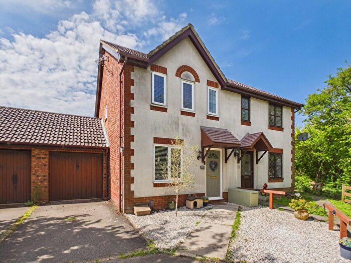 3 Bedroom Semi-Detached House For Sale In Smithy Drive, Kingsnorth, Ashford, TN23