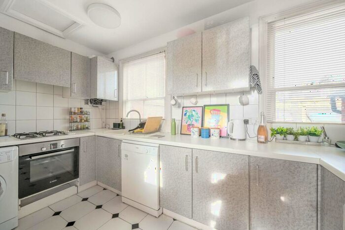 1 Bedroom Flat For Sale In Rosslyn Hill, Hampstead, London, NW3