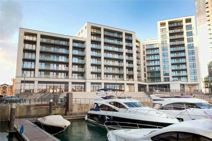 2 Bedroom Flat To Rent In Maritime Walk, Ocean Village, Southampton, SO14