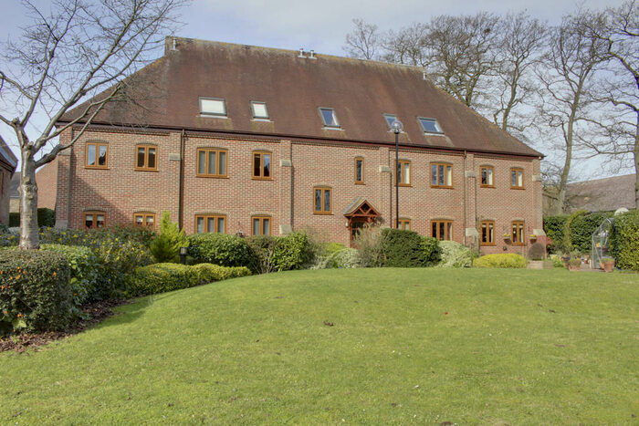 2 Bedroom Apartment To Rent In Grove Court, Little Paxton, PE19