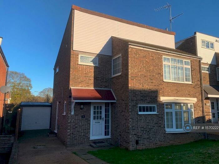 4 Bedroom Detached House To Rent In Walsham Close, Stevenage, SG2