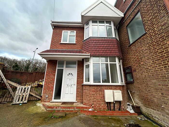 4 Bedroom Semi Detached House To Rent In Longacre Road, Waltham Forest, London, E17