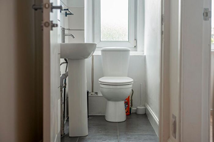 1 Bedroom Flat To Rent In Westfield Street, Edinburgh, Midlothian, EH11