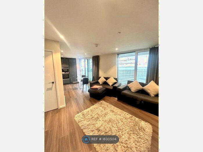 2 Bedroom Flat To Rent In Copperlight Apartments, London, SW18