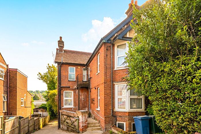 1 Bedroom Maisonette For Sale In West Wycombe Road, High Wycombe, Buckinghamshire, HP12