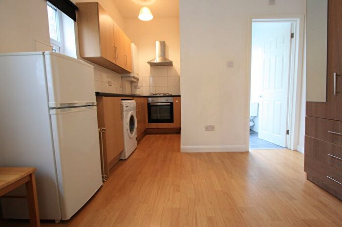 Studio To Rent In North End Road, London, SW6
