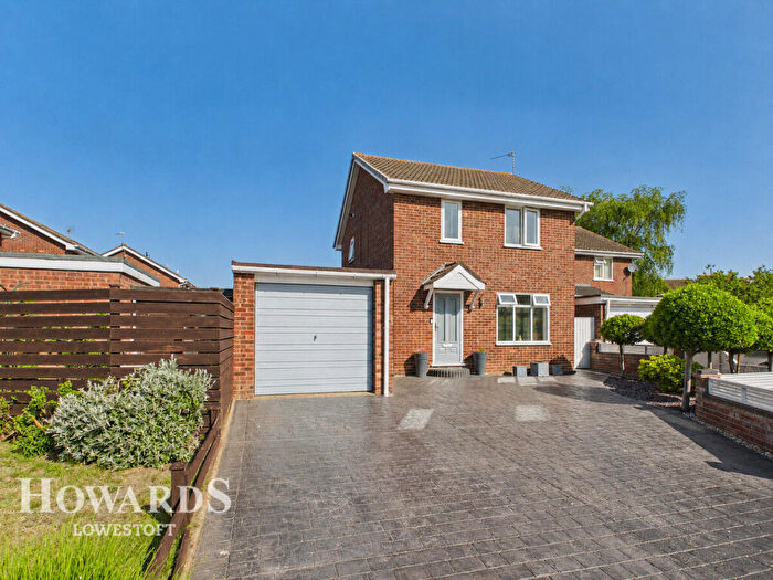 3 Bedroom Detached House For Sale In Oatlands Close, Carlton Colville, NR33