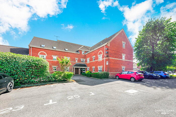 2 Bedroom Flat For Sale In Willow Court, Northampton Grove, Langdon Hills, SS16