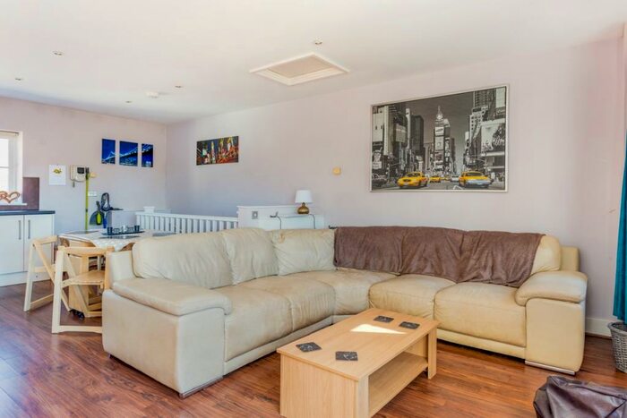 2 Bedroom House To Rent In St Johns Mews New Road, SN8