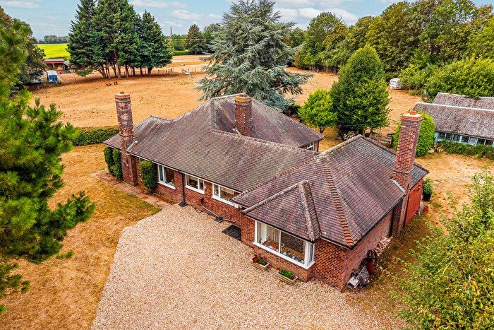 4 Bedroom Bungalow For Sale In Bromley, Lincoln Road, Fulbeck, Grantham, NG32