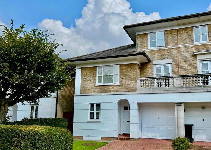 4 Bedroom End Of Terrace House To Rent In Crofton Avenue, Grove Park, W4