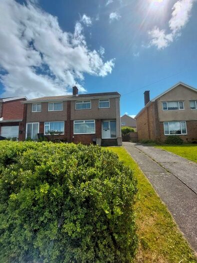 3 Bedroom Semi-Detached House To Rent In Castle Drive, Cimla, Neath, SA11