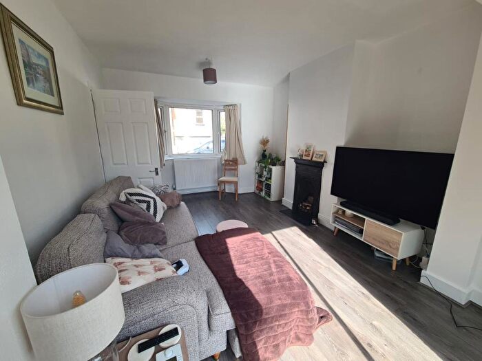 3 Bedroom Semi Detached House To Rent In Maidenhead, Berkshire, SL6