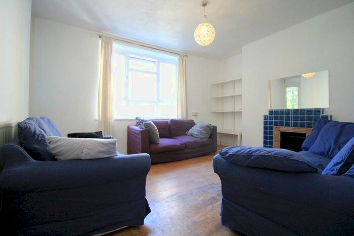 3 Bedroom Flat To Rent In Chart Street, London, N1