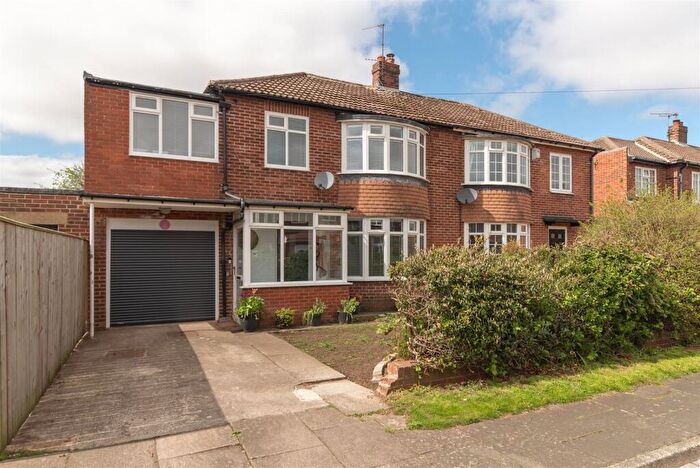 4 Bedroom Semi-Detached House For Sale In Beverley Close, Brunton Park, Newcastle Upon Tyne, NE3