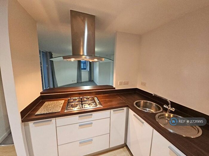 2 Bedroom Flat To Rent In East Pilton Farm Crescent, Edinburgh, EH5
