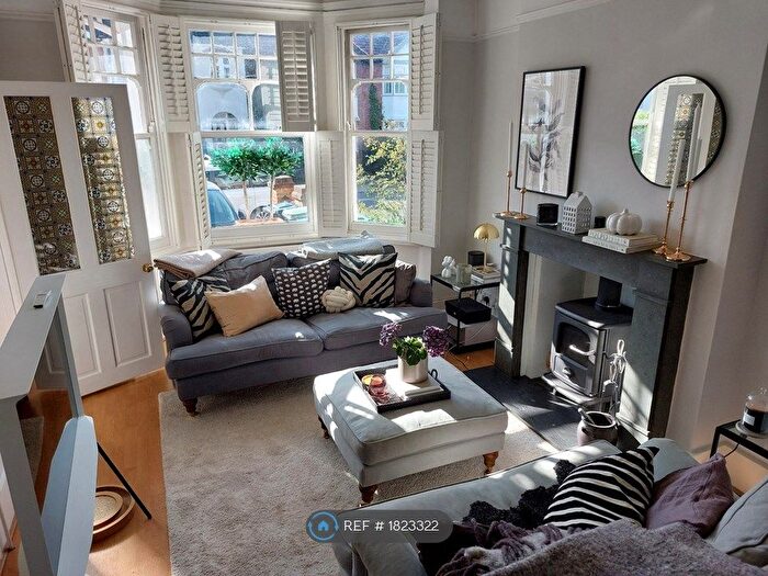 4 Bedroom Semi-Detached House To Rent In Malden Hill, New Malden, KT3