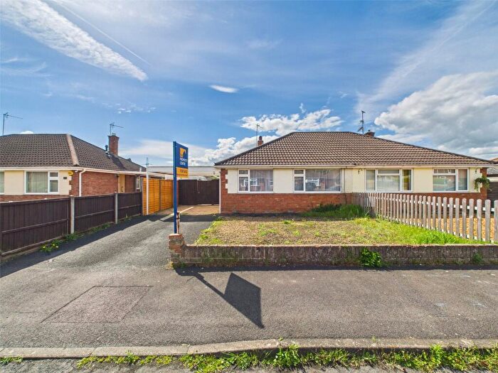 2 Bedroom Bungalow For Sale In Shearwater Grove, Innsworth, Gloucester, Gloucestershire, GL3