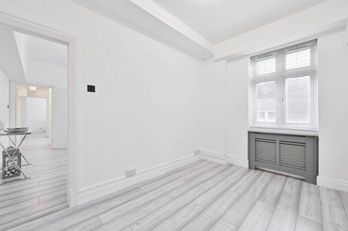2 Bedroom Flat To Rent In Hall Road, St John's Wood, London, NW8